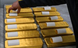 Золото упало на 10%