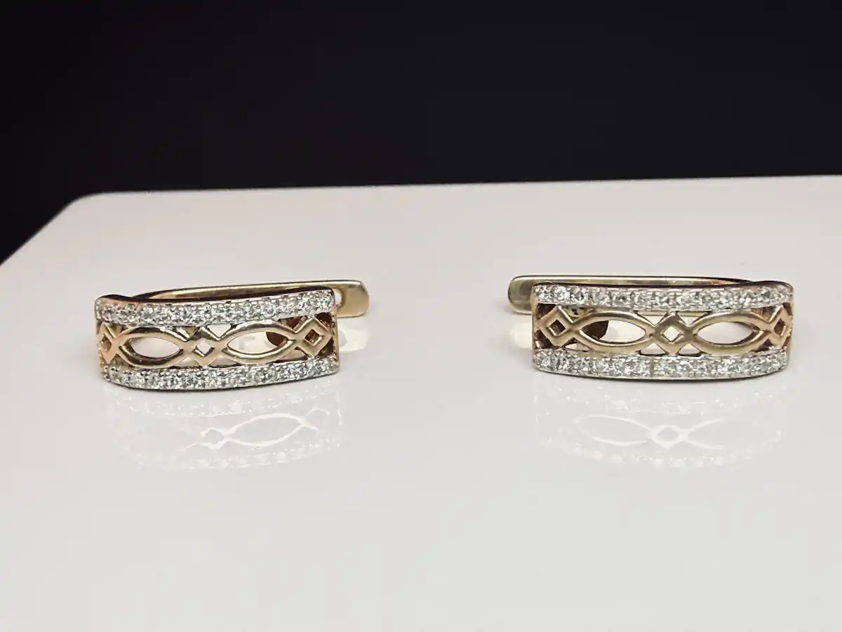 Золотые серьги с бриллиантами