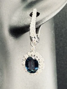 Серьги с сапфиром